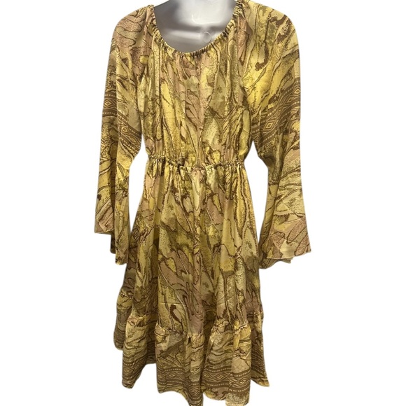 S/M. NWT. Elegant Gold Patterned Dress. 12921A. BL/RD12 - Picture 2 of 3